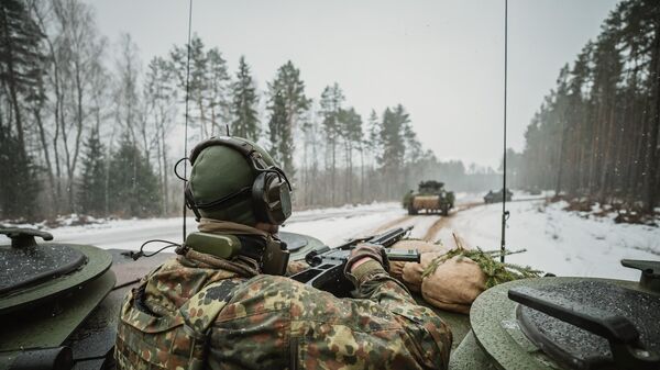 Немецкие военные на боевой машине пехоты Marder во время учений Griffin Lightning 2023 в Литвес  - Sputnik Литва