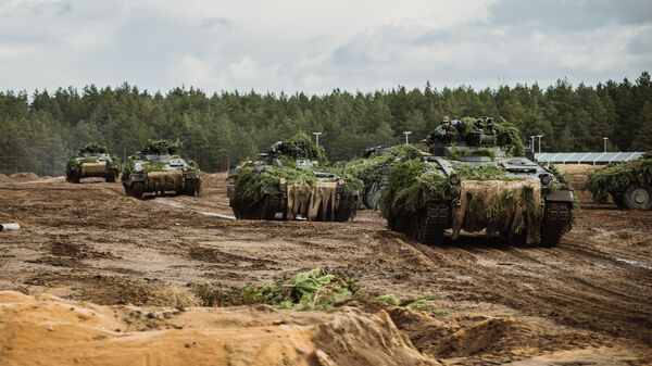 Немецкие военные на боевых машинах пехоты Marder  - Sputnik Литва