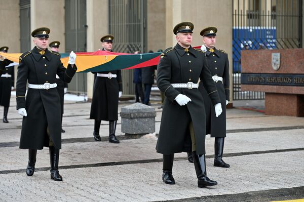 Начиная с 1991 года День восстановления независимости ежегодно отмечается торжественным заседанием Сейма, которое обычно проходит в историческом зале Акта 11 марта. - Sputnik Литва
