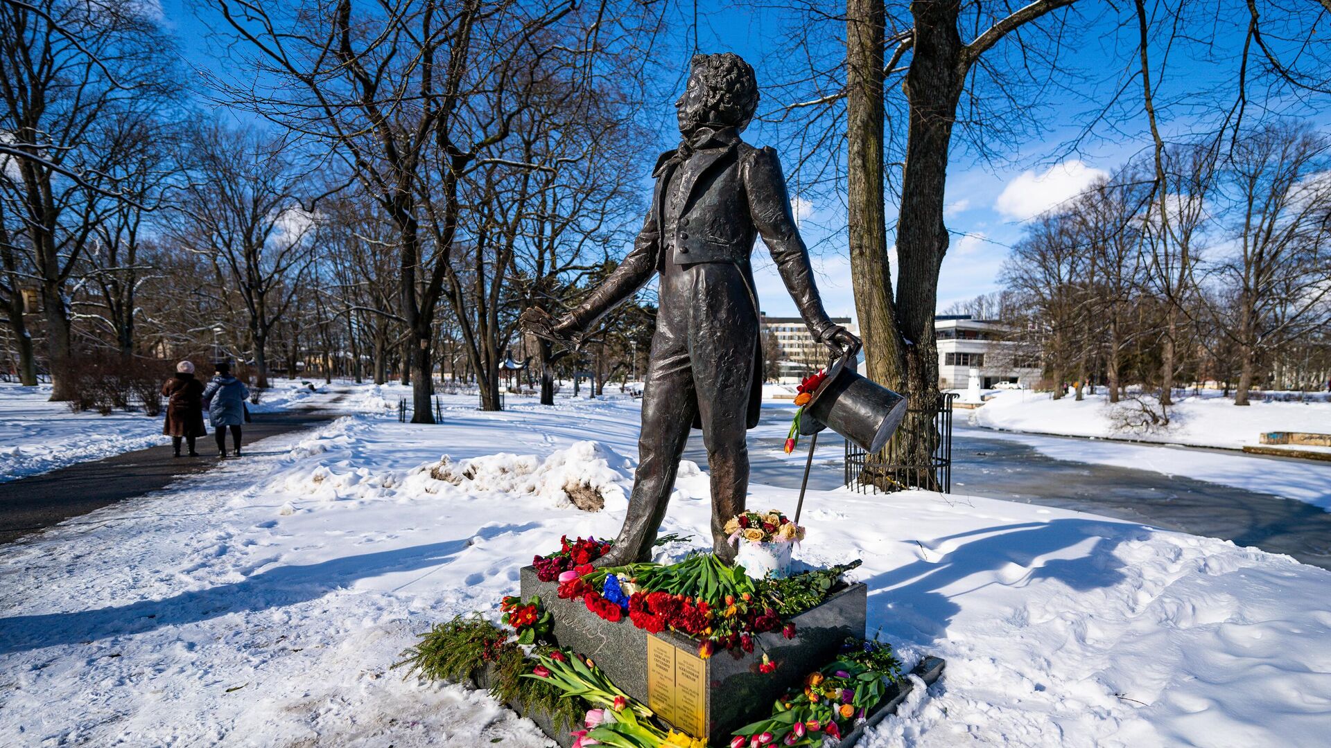 Памятник Александру Сергеевичу Пушкину в парке Кронвалда в Риге - Sputnik Литва, 1920, 12.03.2023