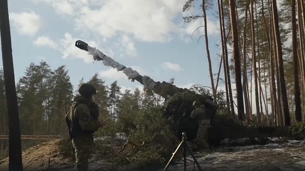 Боевая работа расчетов артиллерийских установок 2А65 Мста-Б - Sputnik Литва