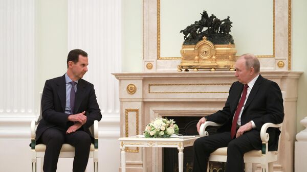 Президент Сирии Башар Асад (слева)  и президент России Владимир Путин  - Sputnik Литва