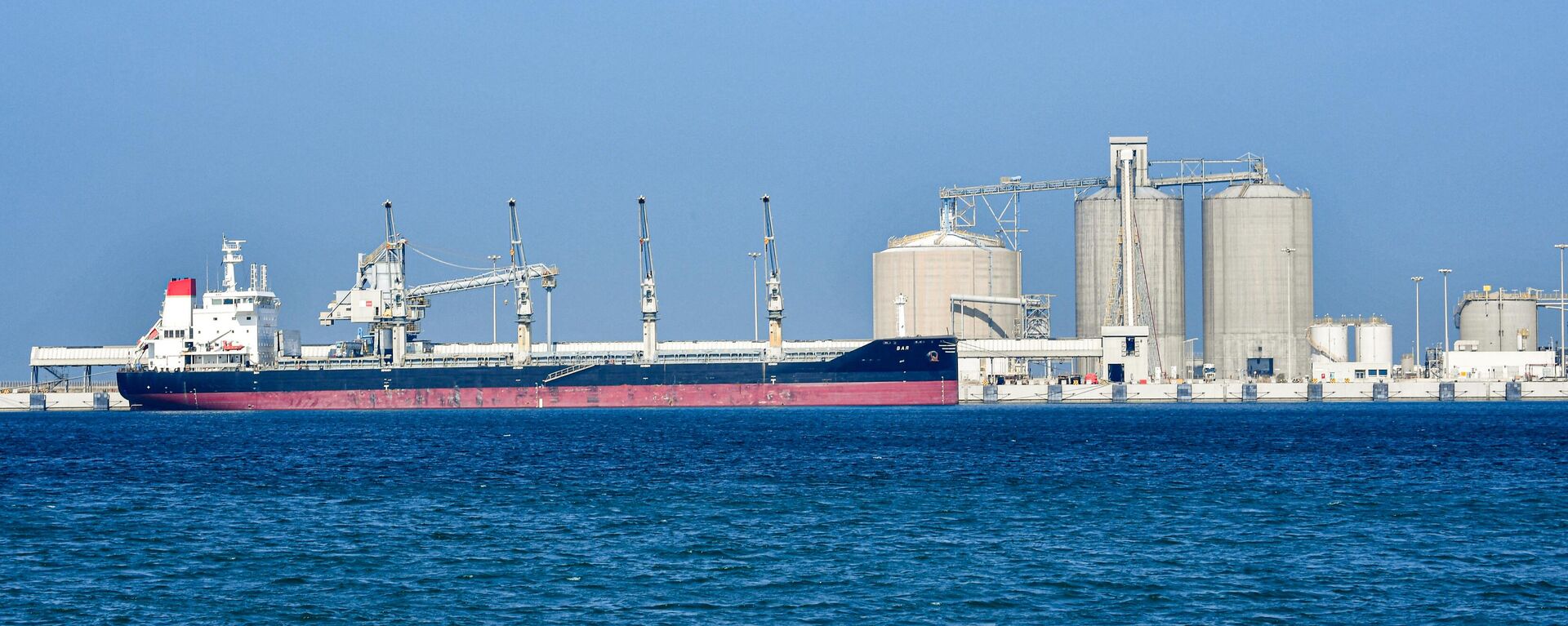 Нефтяной танкер в порту Рас аль-Хайр, Саудовская Аравия - Sputnik Литва, 1920, 01.04.2023