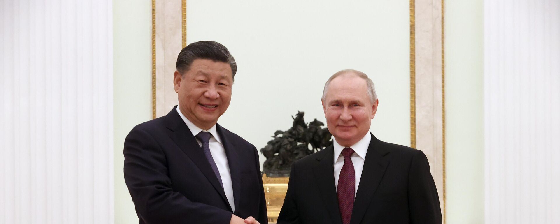 Председатель КНР Си Цзиньпин (слева) и президент РФ Владимир Путин  - Sputnik Литва, 1920, 20.03.2023