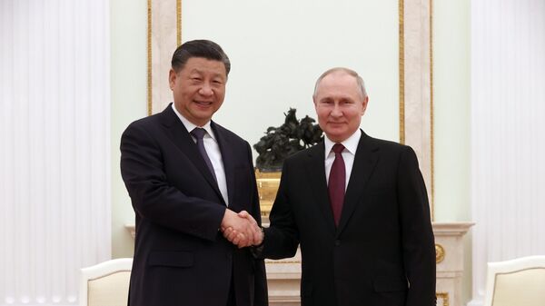 Председатель КНР Си Цзиньпин (слева) и президент РФ Владимир Путин  - Sputnik Литва