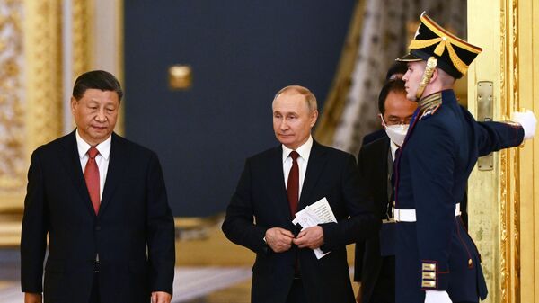 Президент РФ Владимир Путин и председатель КНР Си Цзиньпин перед началом российско-китайских переговоров в Москве - Sputnik Литва