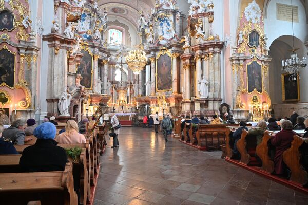 На фото: праздничное  богослужение Доминиканском соборе. - Sputnik Литва