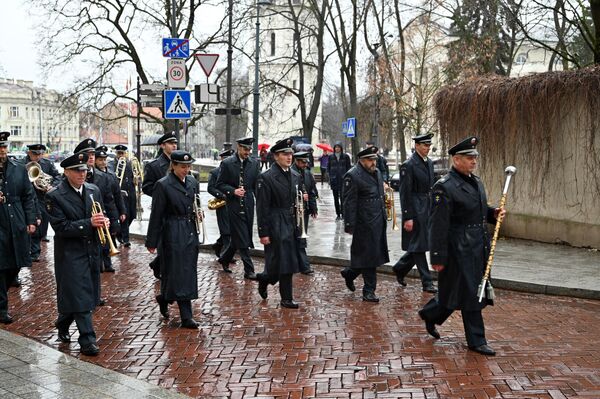 В мероприятии также приняли участие ретроавтомобили, байкеры и духовой оркестр литовской полиции. - Sputnik Литва