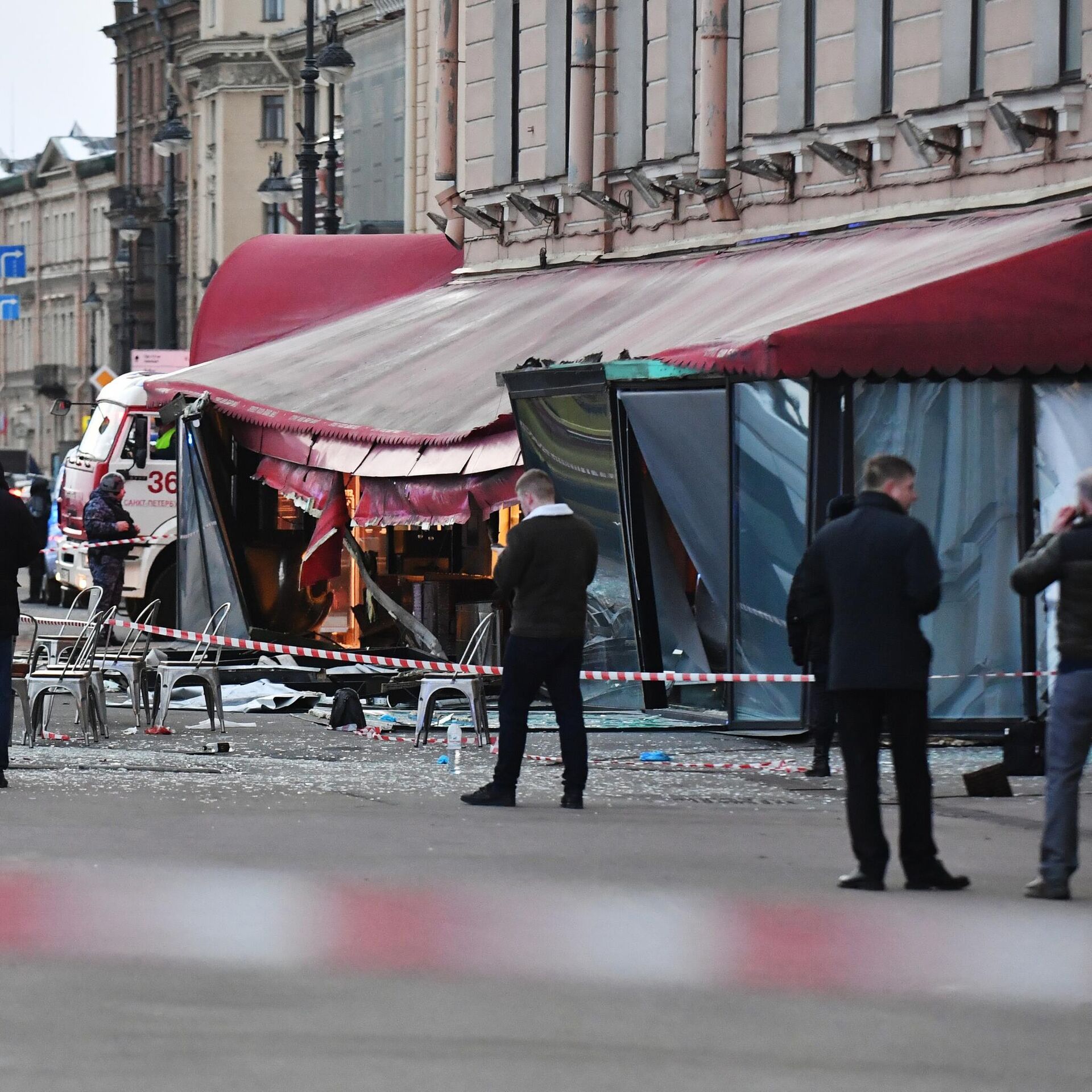 Во сколько произошел теракт вчера. Взорвали кафе в Санкт-Петербурге 2 апреля. Теракт в Санкт Петербурге. Теракт в Питере на набережной.