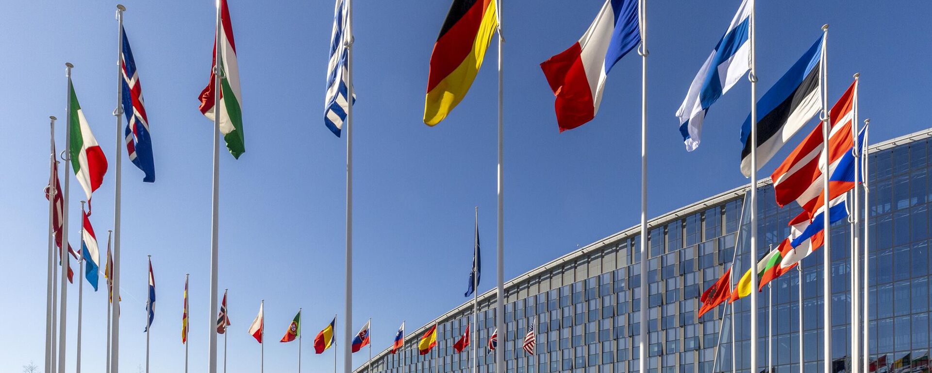 Флаги стран - членов НАТО у штаб-квартиры в Брюсселе - Sputnik Литва, 1920, 02.06.2023