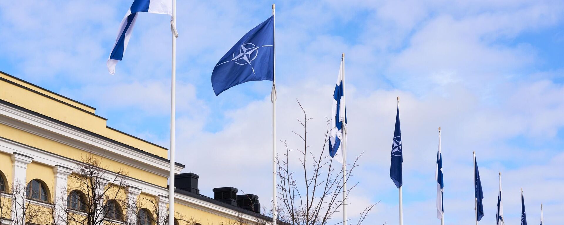 Флаг НАТО на Министерстве иностранных дел Финляндии в Хельсинки, архивное фото - Sputnik Литва, 1920, 23.04.2026