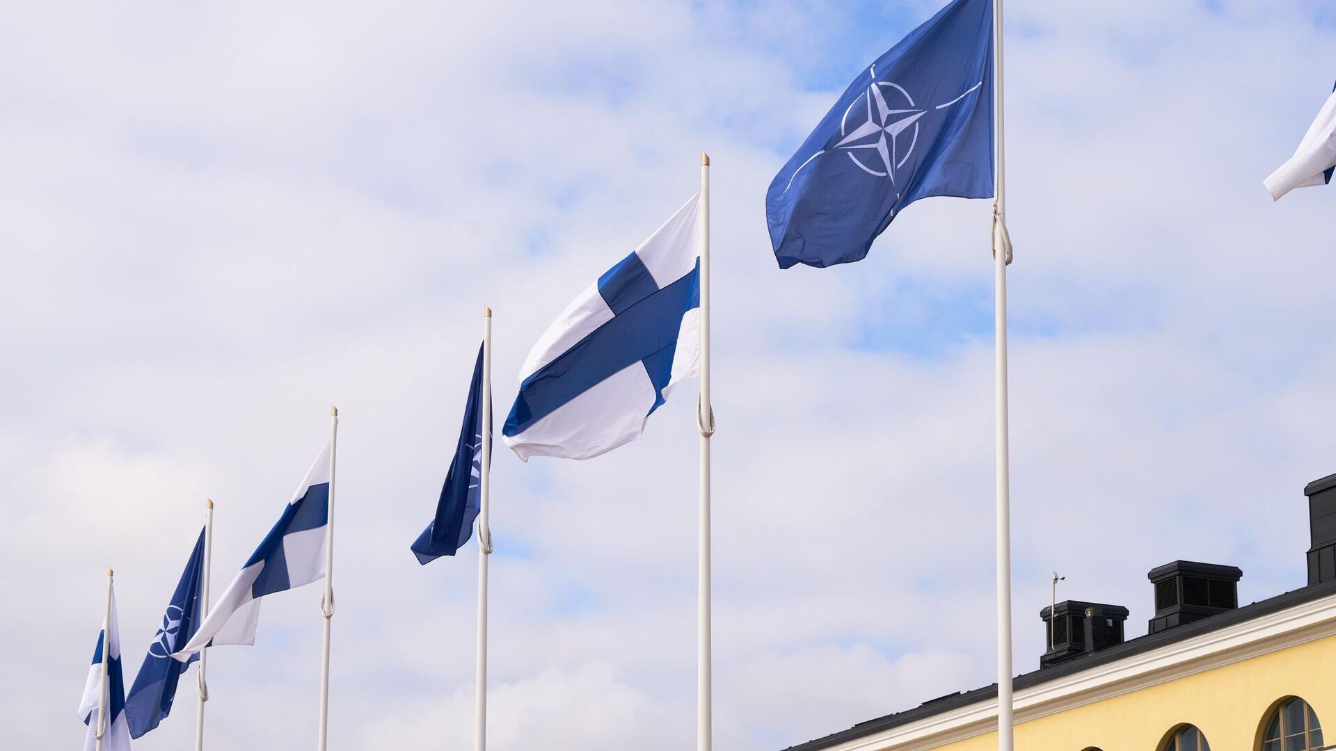 Флаг НАТО на Министерстве иностранных дел Финляндии в Хельсинки, архивное фото - Sputnik Литва, 1920, 15.08.2023