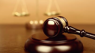 Молоток судьи, архивное фото