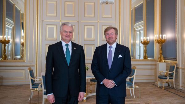 Президент Литвы Гитанас Науседа (слева) и король Нидерландов Виллем-Александр в Гааге - Sputnik Литва