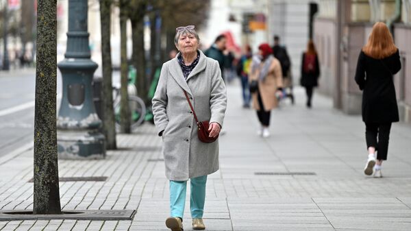 Женщина на улице Вильнюса, архивнео фото - Sputnik Литва
