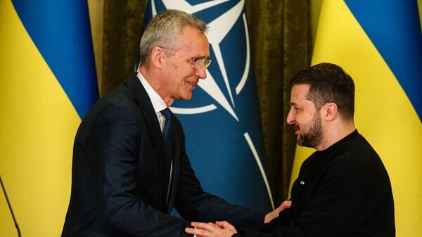 Генеральный секретарь НАТО Йенс Столтенберг и президент Украины Владимир Зеленский - Sputnik Литва