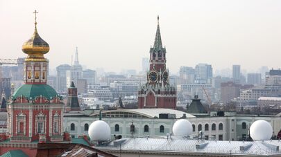 Вид на Спасскую башню Московского Кремля, архивное фото