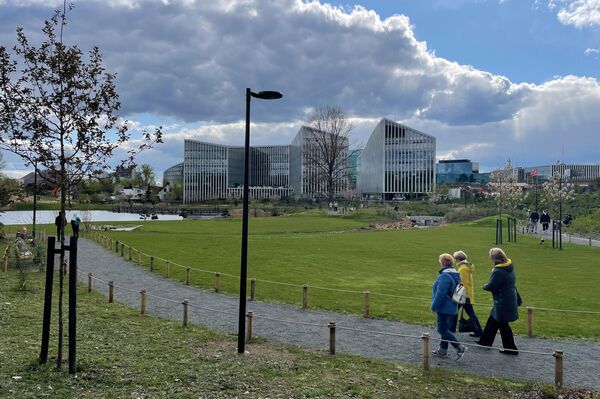 Работы по обустройству сада начались в 2020 году. Стоимость проекта составляет около четырех миллионов евро. - Sputnik Литва