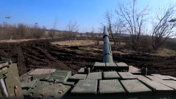 Кадры боевой работы экипажей танков Т-72Б3 - Sputnik Литва