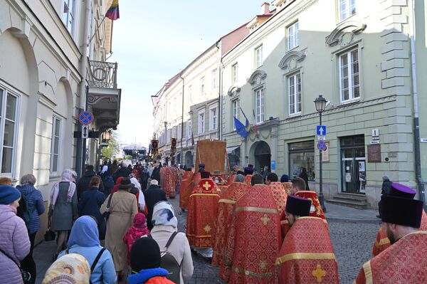 В этот день в Свято-Духов монастырь был доставлен Благодатный огонь. - Sputnik Литва