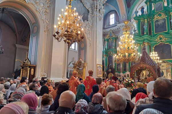 По случаю праздника в храме была открыта рака с мощами святых Виленских мучеников. - Sputnik Литва