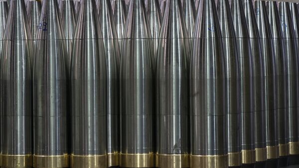 Производство снарядов M795 для Украины на заводе боеприпасов в Скрэнтоне, штат Пенсильвания - Sputnik Литва