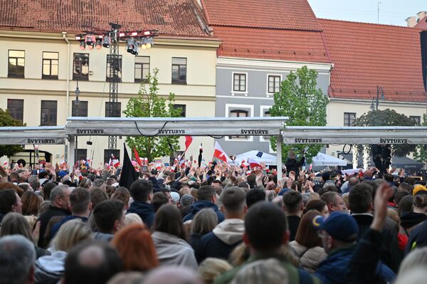 Вечером 2 мая на Ратушной площади состоялся большой концерт &quot;С Польшей в сердце&quot;. - Sputnik Литва