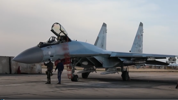 Боевая работа экипажей Су-35 - Sputnik Литва