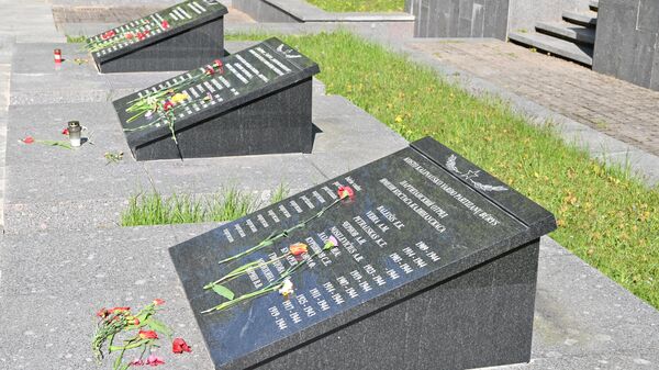 Празднование Дня Победы на Антакальнисском воинском кладбище в Вильнюсе - Sputnik Литва