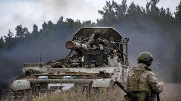240-мм миномет артиллерии Резерва Верховного Главнокомандования 2С4 Тюльпан  - Sputnik Литва