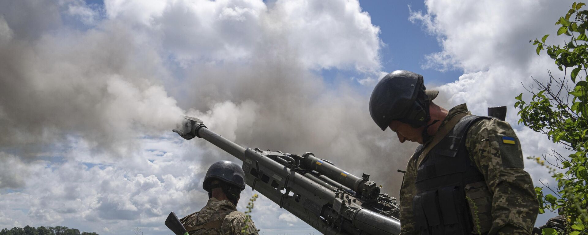 Украинские военнослужащие ведут огонь из гаубицы M777, архивное фото - Sputnik Литва, 1920, 11.05.2026