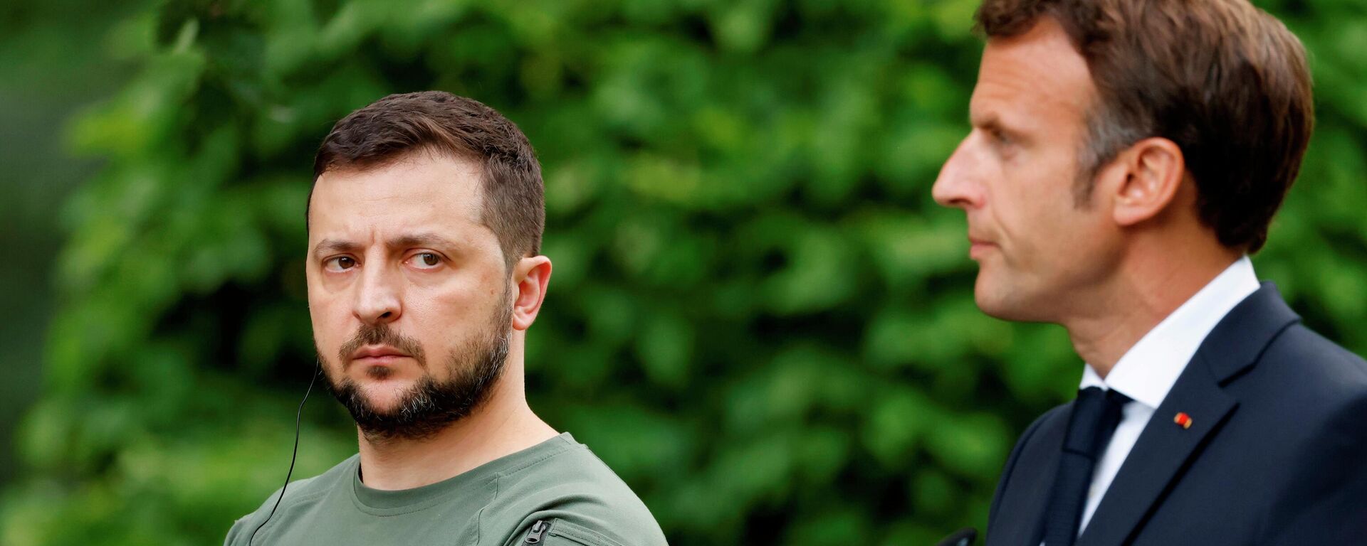 Владимир Зеленский на совместной пресс-конференции с президентом Франции Эммануэлем Макроном - Sputnik Литва, 1920, 01.01.2026