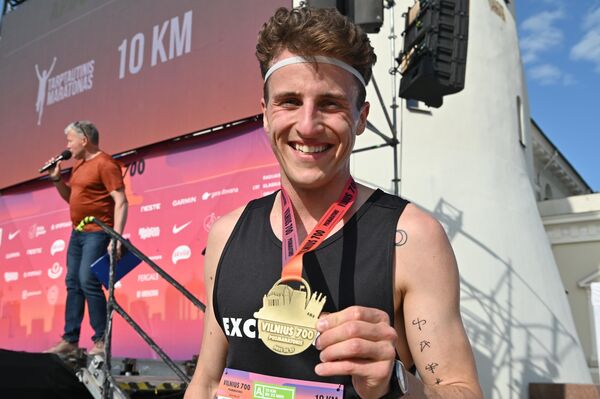 На фото: победитель на дистанции в десять километров Лукас Тарасявичюс (32 минуты 14,2 секунды). - Sputnik Литва