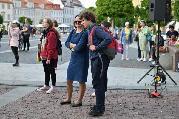 На фото: посетители фестиваля Rotušės kolonada. - Sputnik Литва