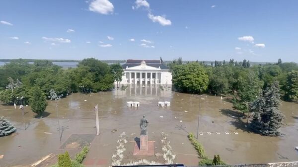 Затопленный центр Новой Каховки. Кадр видео - Sputnik Литва