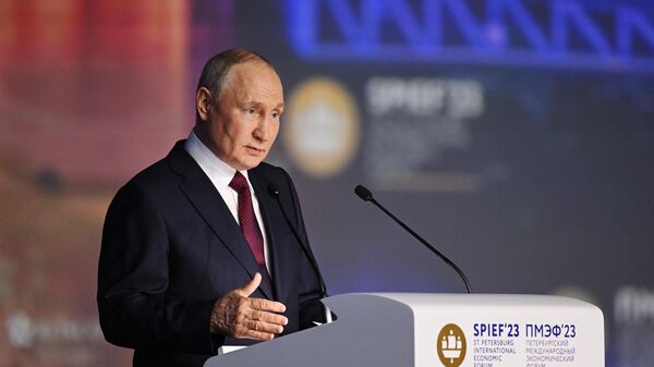 Президент РФ Владимир Путин на пленарном заседании ПМЭФ-2023 - Sputnik Литва