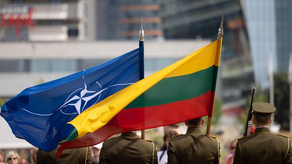Флаги НАТО и Литвы, архивное фото - Sputnik Литва