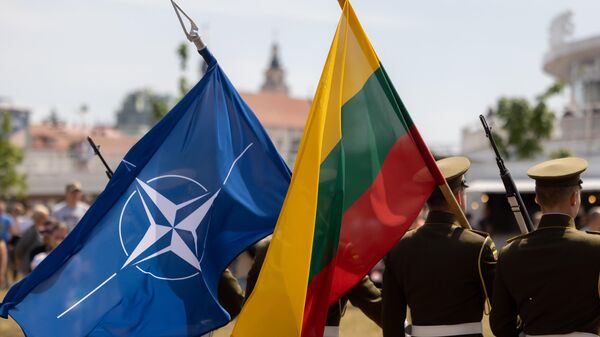 Флаги НАТО и Литвы, архивное фото - Sputnik Литва