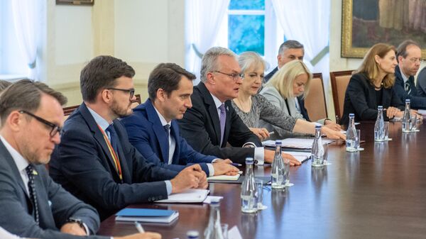 Президент Литвы Гитанас Науседа на встрече с послами ЕС - Sputnik Литва
