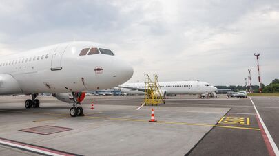 Самолет в аэропорту Вильнюса, архивное фото