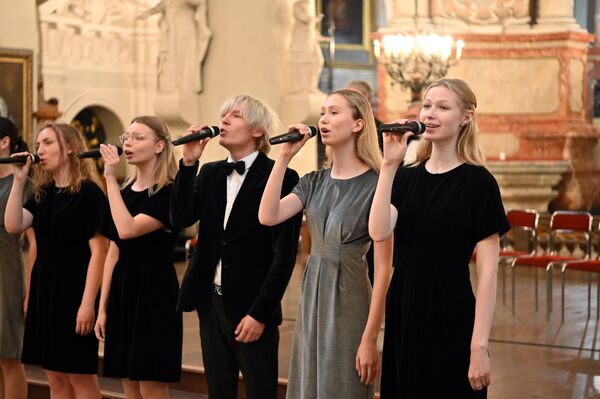 Также на празднике прозвучали музыкальные поздравления от студенческих коллективов. - Sputnik Литва