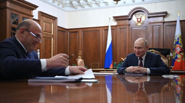 Президент РФ Владимир Путин и председатель правительства РФ Михаил Мишустин во время рабочей встречи в Кремле - Sputnik Литва