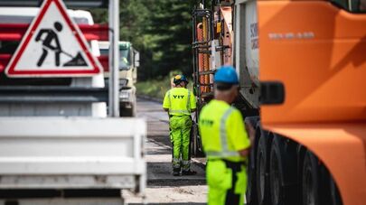 Ремонт дороги, архивное фото