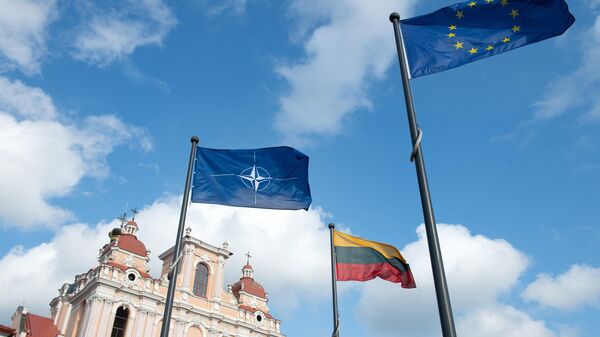 Флаги НАТО, Литвы и ЕС, архивное фото  - Sputnik Литва