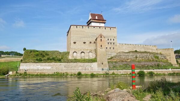 Пограничный пост на границе между Россией и Эстонией на реке Нарва - Sputnik Литва