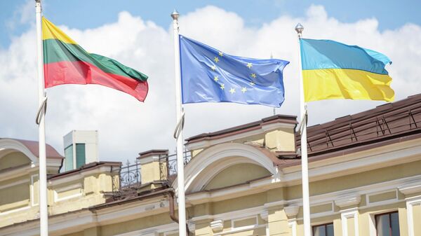 Флаги Литвы, ЕС, Украины, архивное фото - Sputnik Литва