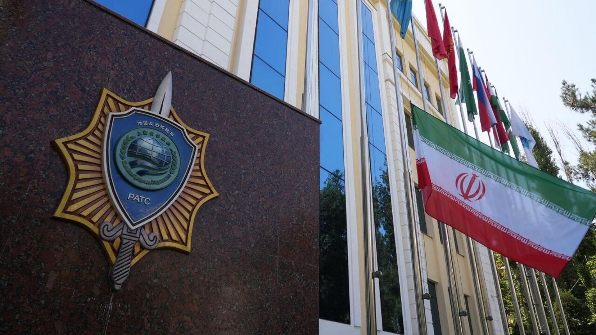  Поднятия флага нового государства-члена ШОС - Исламской Республики Иран - Sputnik Литва, 1920, 04.07.2023