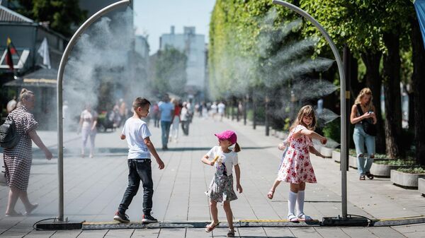Дети на улице Каунаса, архивное фото - Sputnik Литва