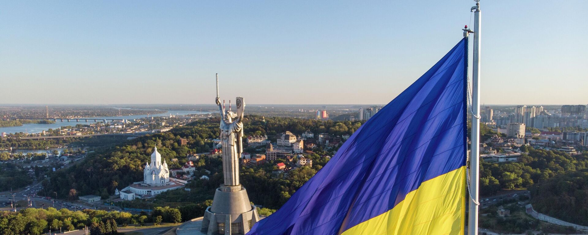 Украинский флаг в Киеве, Украина - Sputnik Литва, 1920, 07.08.2023