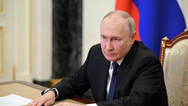 Президент РФ Владимир Путин провел совещание по ситуации в районе Крымского моста - Sputnik Литва